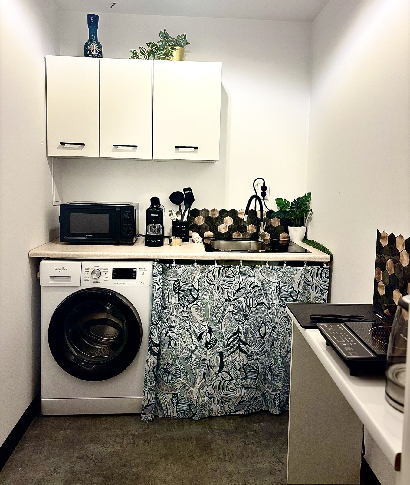Compact kitchenette with washing machine, microwave and hexagon-tile backsplash — Property Presentation Reset, Poznań apartment